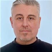 Docente con amplia trayectoria profesional como técnico, con más de 15 años de experiencia en informática y nuevas tecnologías.